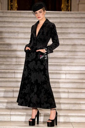 Длинное черное платье-пальто с цветочным узором