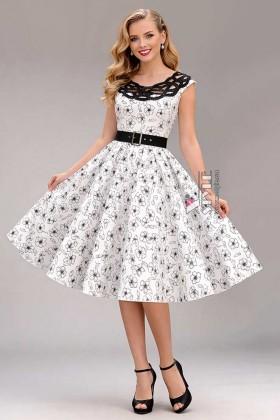 Вінтажна літня сукня з квітковим візерунком і поясом