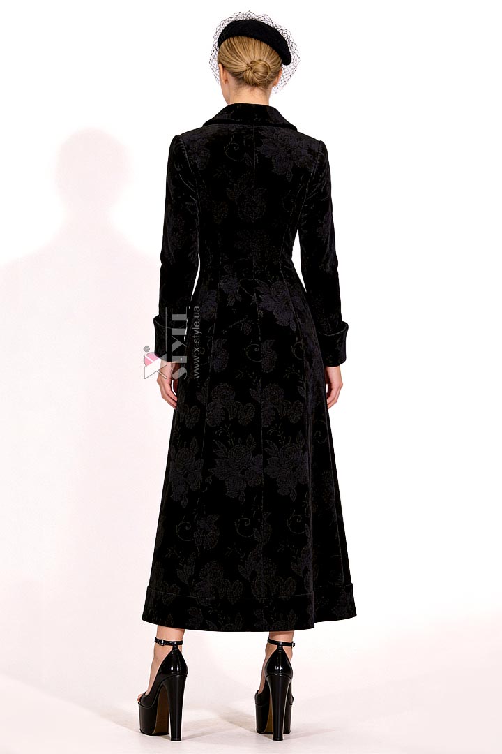 Длинное черное платье-пальто с цветочным узором