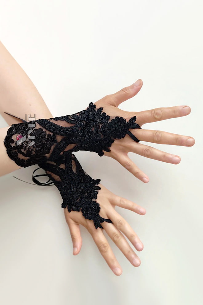 Cord Lace Flapper Fingerless Gloves