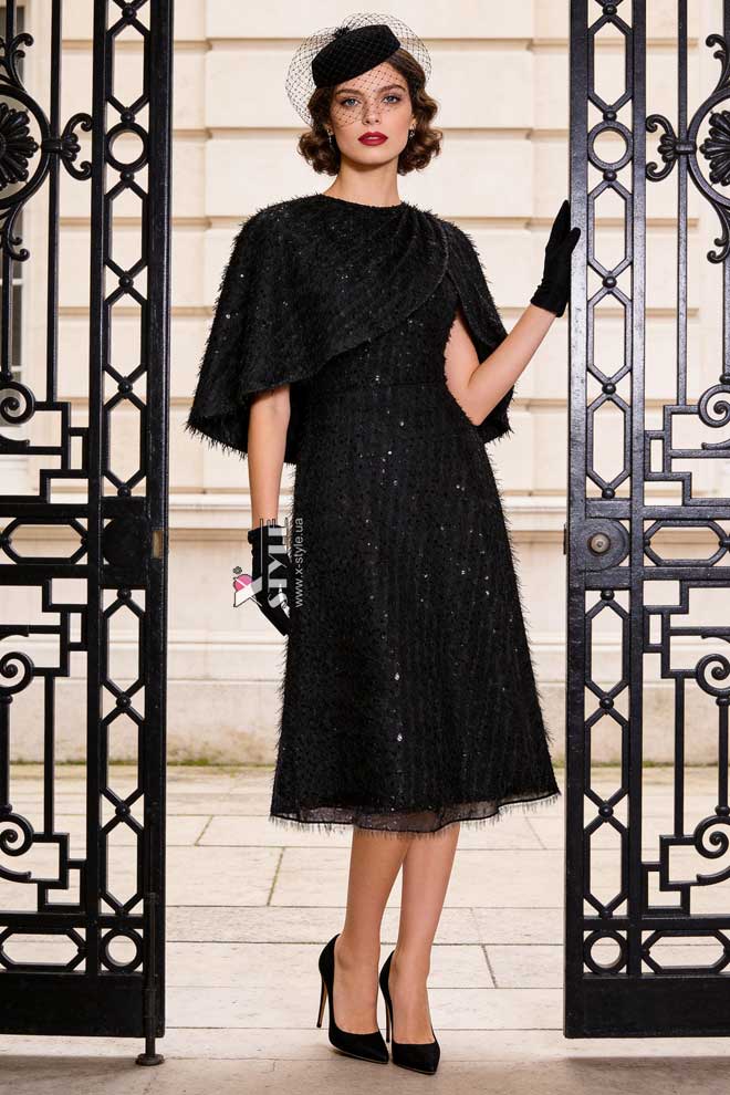 Вечірня сукня з шаллю, паєтками та бахромою
