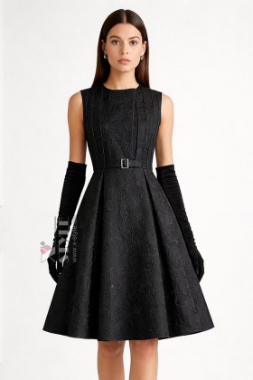 Жакардова вечірня сукня з квітковим візерунком та поясом