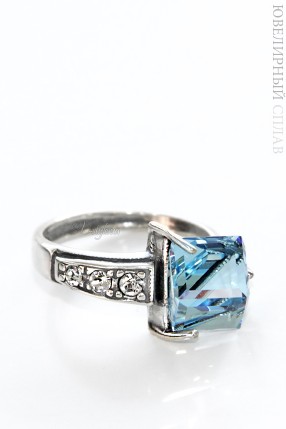 Кольцо с голубым Swarovski Кольцо с голубым Swarovski