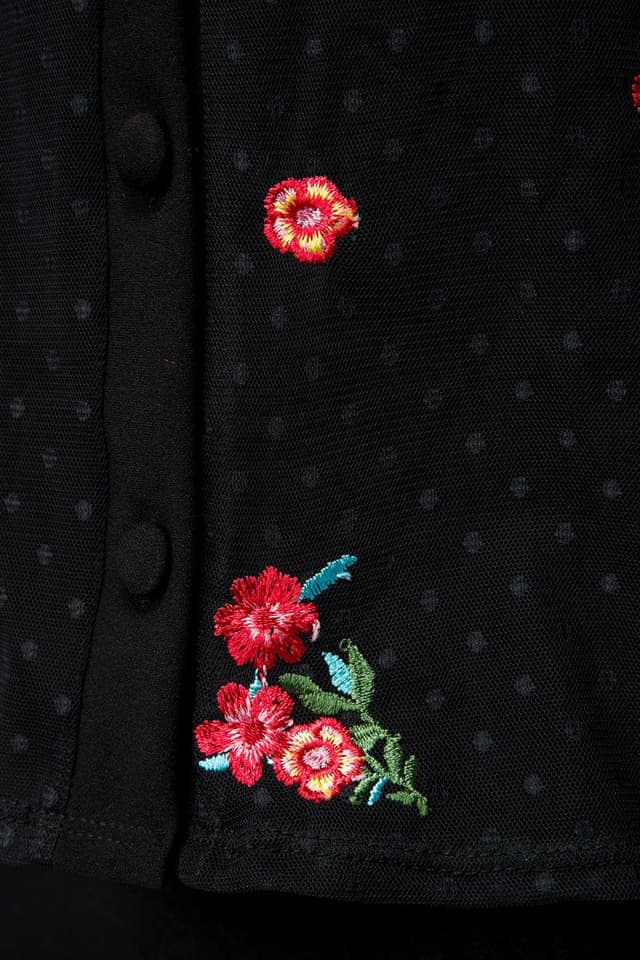 Прозрачная нарядная блуза с вышитым цветочным узором