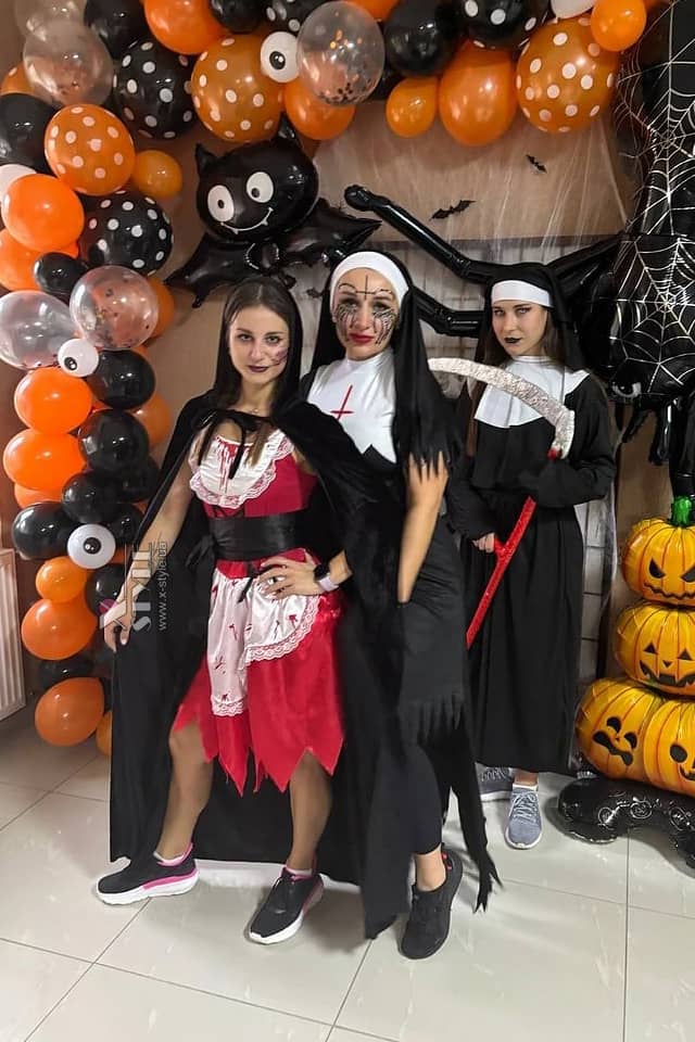 Nun Costume with Gloves and Pendant