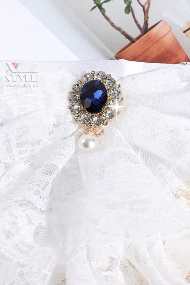 White lace jabot with pendant X2018