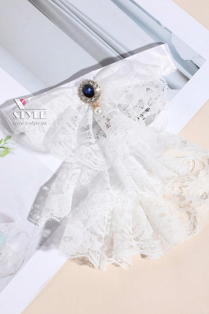 White lace jabot with pendant X2018