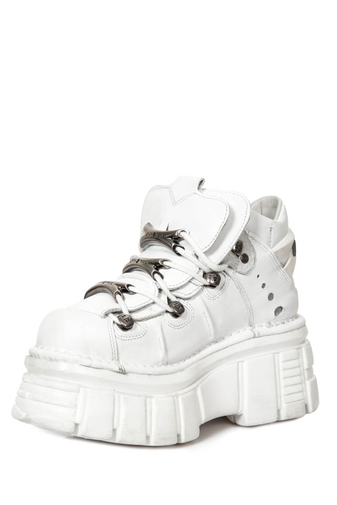 Білі шкіряні кросівки на масивній підошві B4004