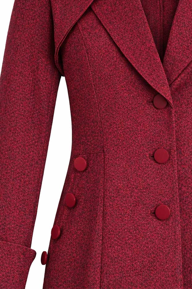 Длинное приталенное платье-пальто бордового цвета