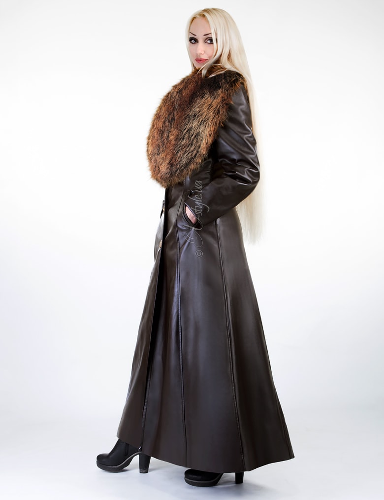 Довге зимове пальто з хутряним коміром X-Style