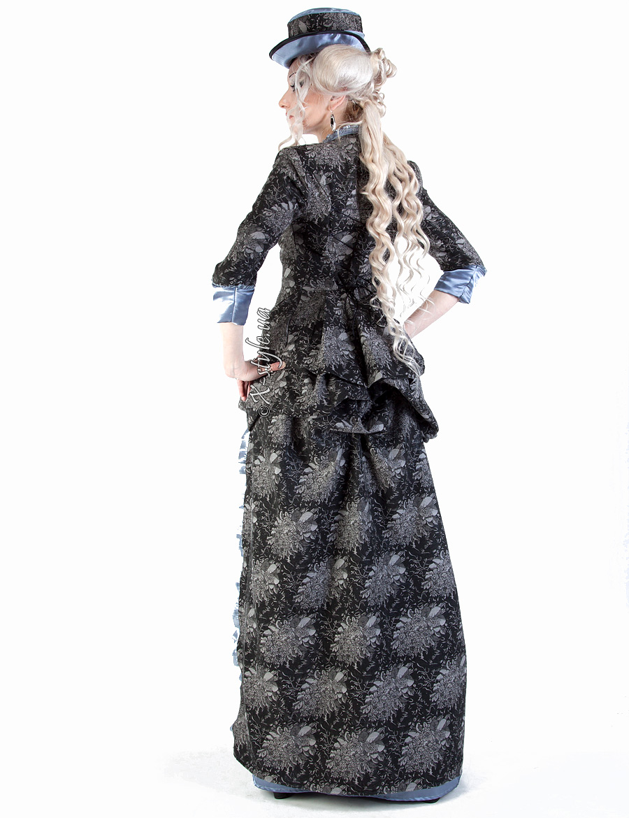 Chic Victorian 19th century Dress