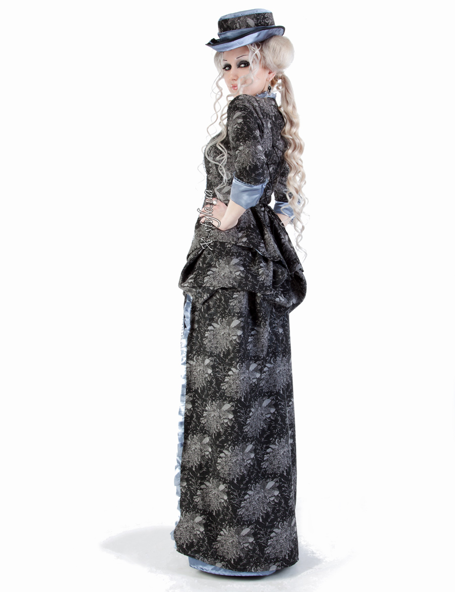 Chic Victorian 19th century Dress