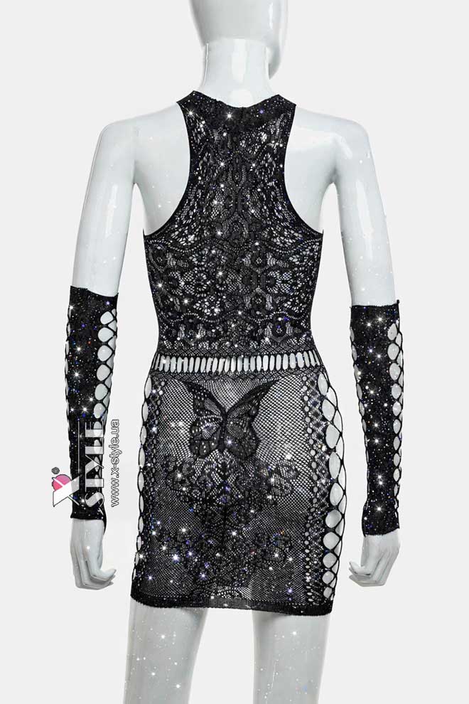 Откровенное ажурное платье и перчатки с блестками