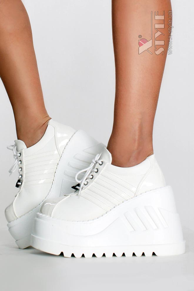 Белые кроссовки на высокой платформе Demonia